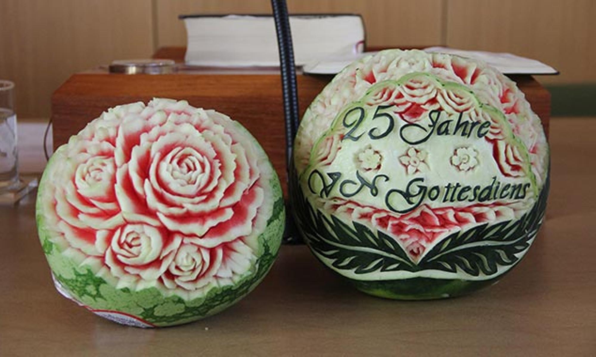 Diese Kunstwerke wurde aus Melonen geschnitzt