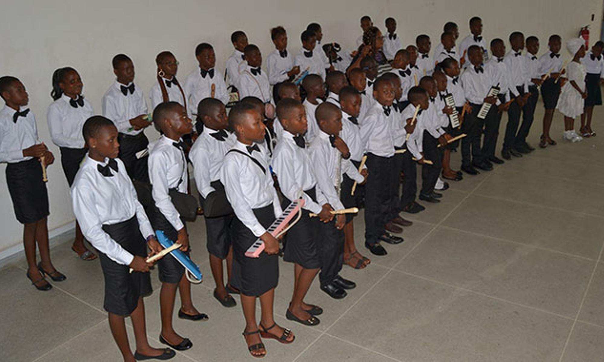Musikalischer Vortrag der Kinder in Lomé