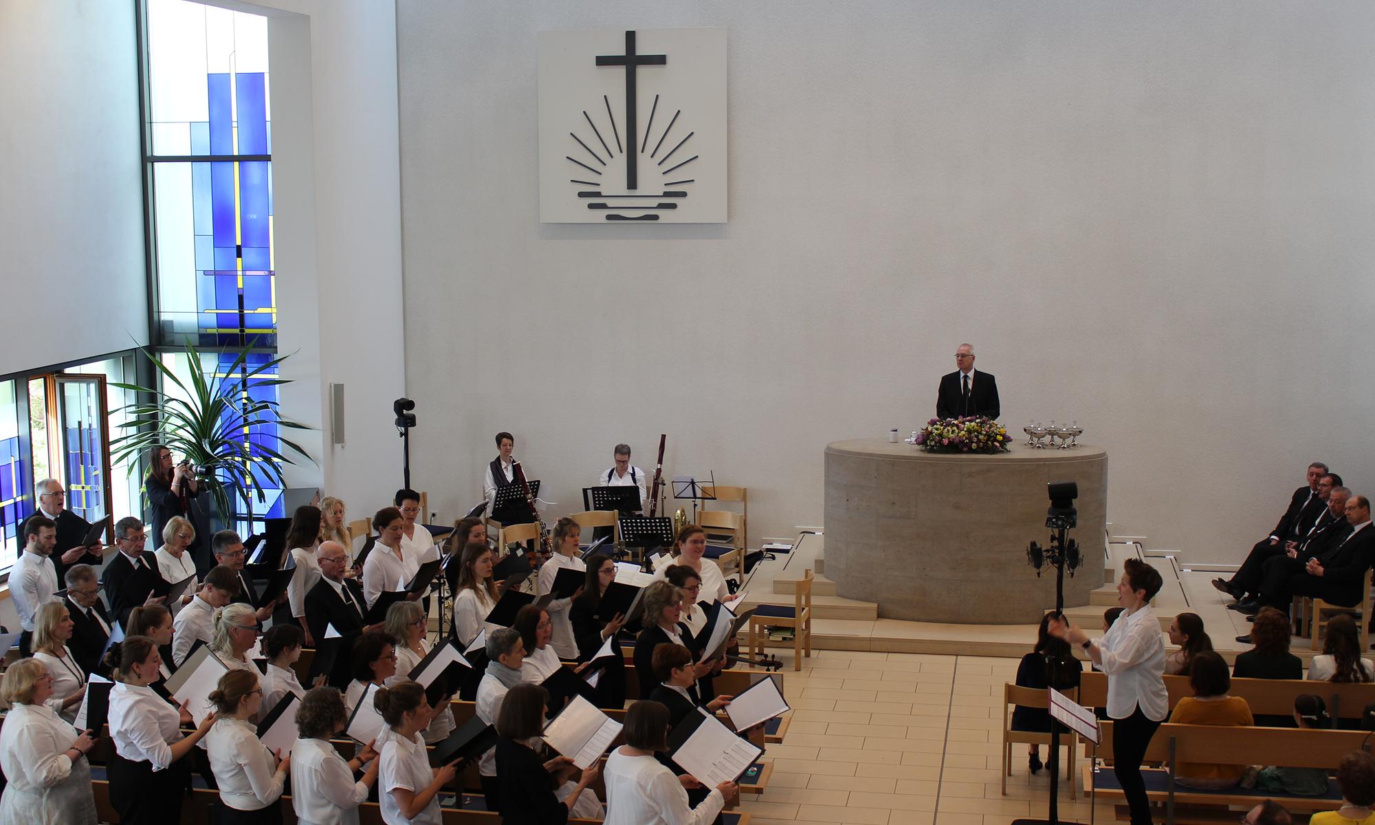 Konfirmations-Gottesdienst mit Bezirksapostel Michael Ehrich in Heidelberg-Werderstraße